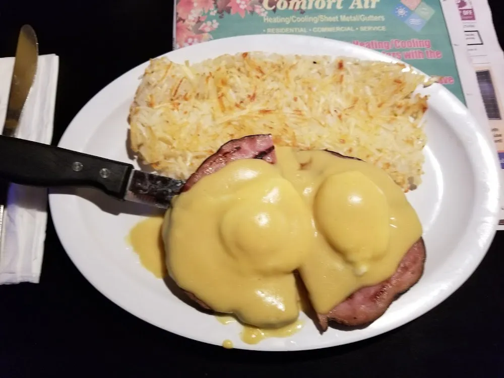 Eggs Benedict with Ham and Hollandaise Sauce